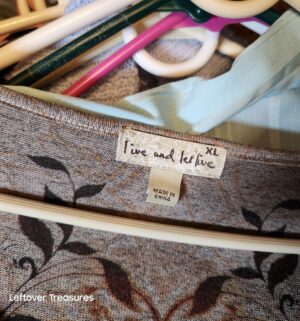 v95- (See Video) Closet of womens clothing, shoes, purses. Very Good Condition - Image 6