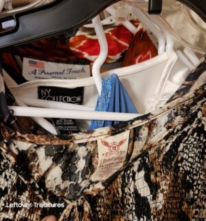 v102- (See Video) Closet of womens clothing and shoes. Very good condition - Image 6
