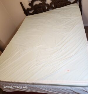 v105- Queen Memory Foam Mattress Topper