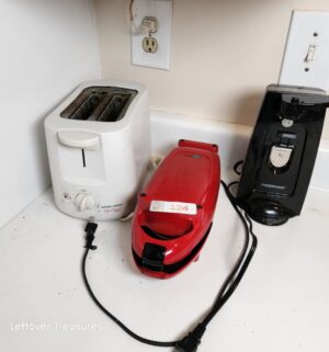 v124- Toaster, grill, can opener