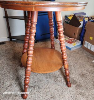 v141- early 1900s solid wood two-tier round side table with turned legs - Image 3
