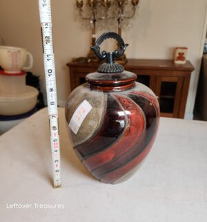 v172- ceramic urn table vase featuring a lid