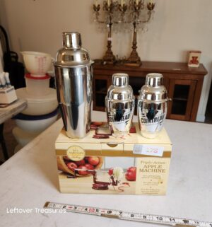 v178- Apple Machine. Drink mixers