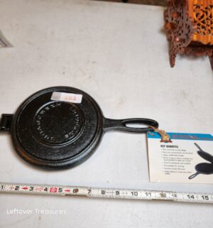 v193- Old Fashion Waffle Maker