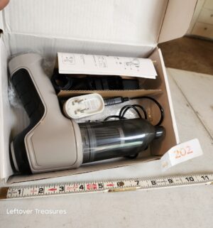 v202- Vacuum Cleaner