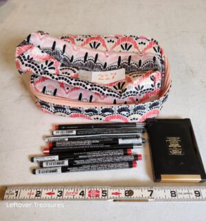 v217- Lancome Eye Powder. Sealed Lip Liner