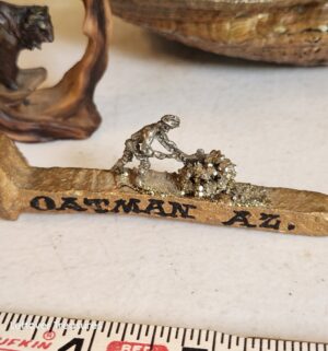 v221- shell, collectible spoons, figurines - Image 3