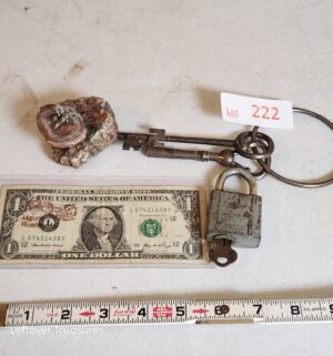 v222- Mount Rushmore Dollar, Skeleton keys, Antique Lock