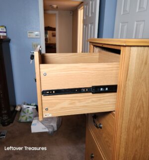 w15- File Cabinet w/ locking top drawer w/ key - Image 3