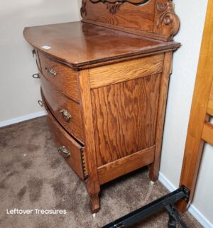 w32- quarter sawn oak barrel front dresser with a beveled mirror - Image 3
