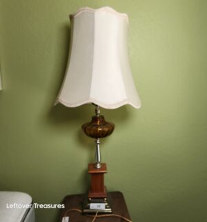 w38- vintage table lamp