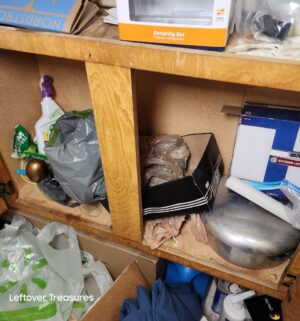 w61- contents of the laundry room cabinets - Image 6