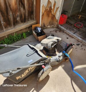 w72- Non working lawn mower. Parts only