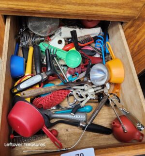 w79- contents of the kitchen cabinets - Image 7