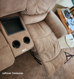 w100- La Z Boy Reclining Loveseat w/ storage, cup holders. Great shape - Image 4