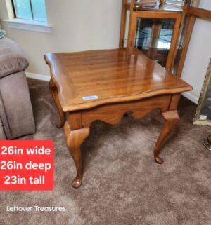 w101- Thomasville Fisher Park End Table