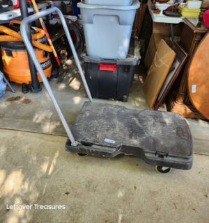 w118- rubbermaid fold up cart