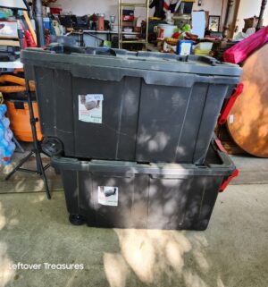 w121- Sterilite Industrial 40 Gal rolling totes