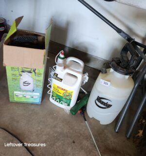 w131- weed sprayers w/ spray