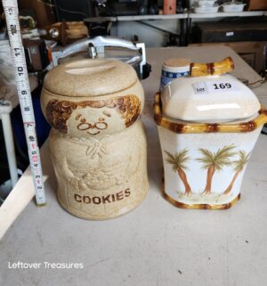 w169- 2 Cookie jars