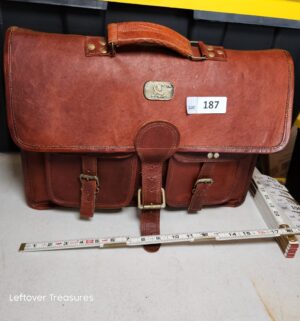 w187- Cuero leather messenger bag