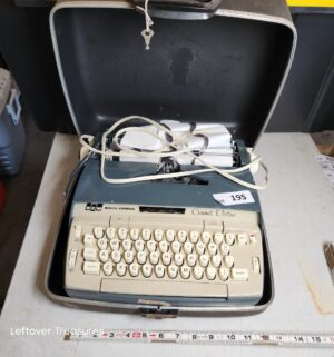w195- SCM Smith Corona Typewriter