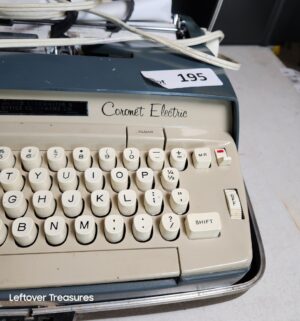 w195- SCM Smith Corona Typewriter - Image 3