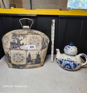 w201- vintage carriage cozy and teapot set featuring Delftware Dutch windmill