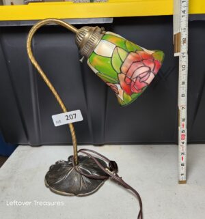 w207- Tiffany Style table lamp