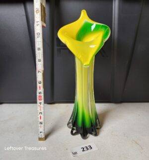 w233- Pier 1 Imports ribbed art glass Jack in the Pulpit vase