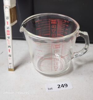 w249- vintage pryex measuring cup