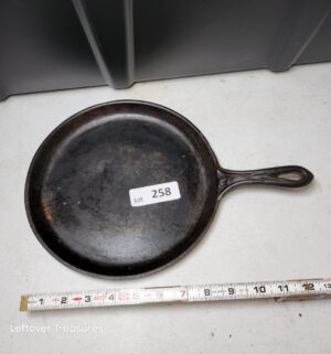 w258- vintage cast iron griddle