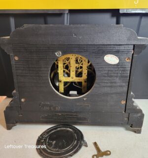 w280- antique mantel clock w/ key. Clock not tested - Image 5