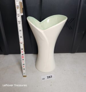w287- Red Wing USA Pottery Vase 1625