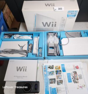 w305- Entire Wii System. Powers On