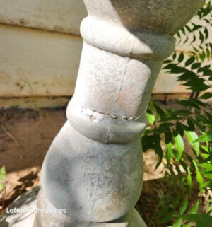 w356- Nina Studio Style Molded Concrete Bird Bath. Broken pedestal - Image 3