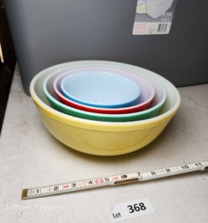 w368- vintage Pyrex Primary Colors nesting mixing bowls
