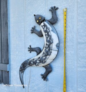v244- metal and white patterned gecko wall sculpture