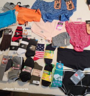 x29- Womens clothing w/ tags