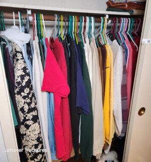 x51- Closet of womens clothing. Size M-L