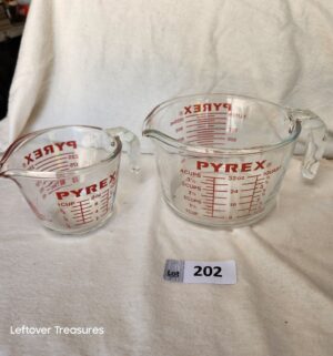 x202- Pyrex Measuring Cups