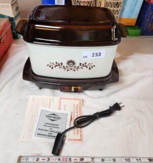 x233- Vintage West Bend Slo Cooker