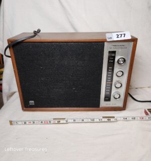 x277- Realistic FM Concertmaster Model 12-699. Powered on. Static heard on speakers