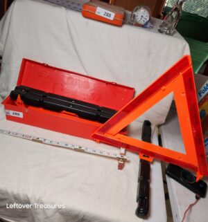 x289- Sate-Lite 711 warning triangle flare kit