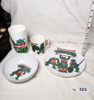 x323- Teenage Mutant Ninja Turtles dishes from a 1989 set