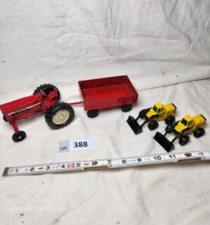 x388- vintage Ertl diecast International Harvester farm tractor toy, Tonka Tractors