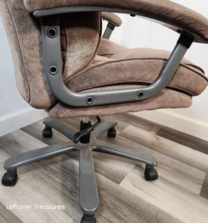 y12- Adjustable Office Chair - Image 4