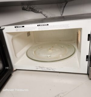 y16- Panasonic Microwave - Image 3