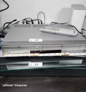 y23- Sony DVD Player VHS Recorder w/ remote