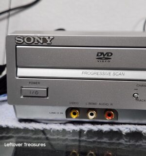 y23- Sony DVD Player VHS Recorder w/ remote - Image 3